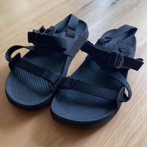 NWT Chaco lowdown black